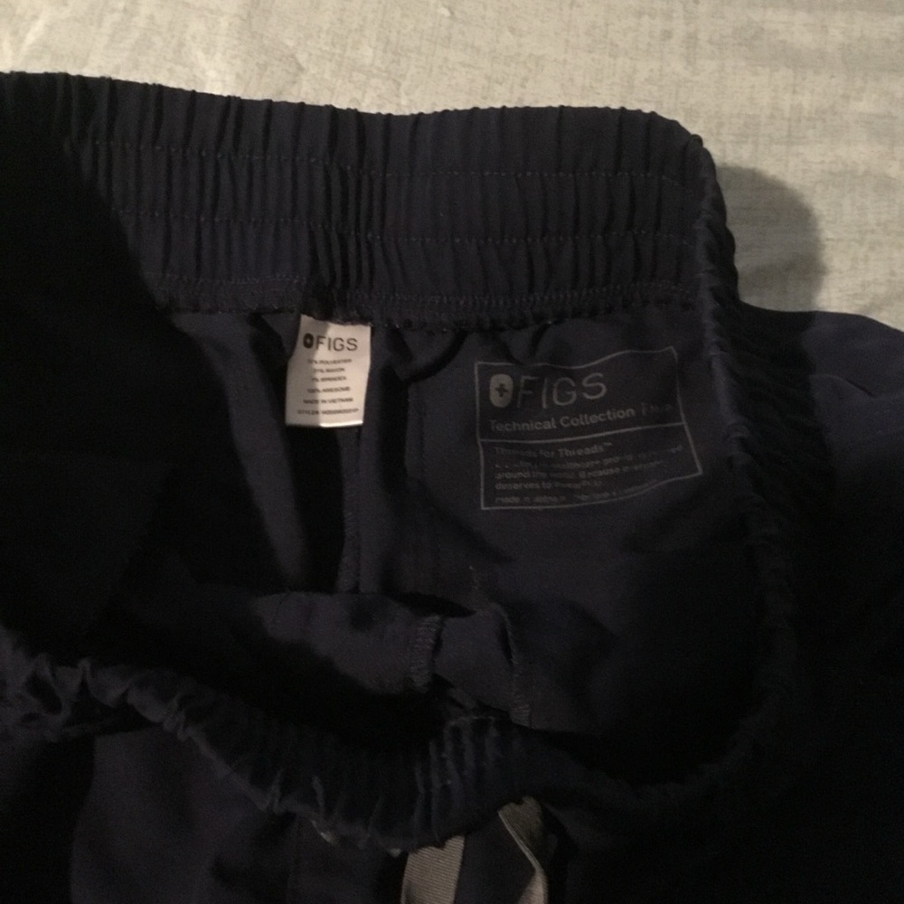 FIGS Navy high waisted Scrub pants- LARGE
